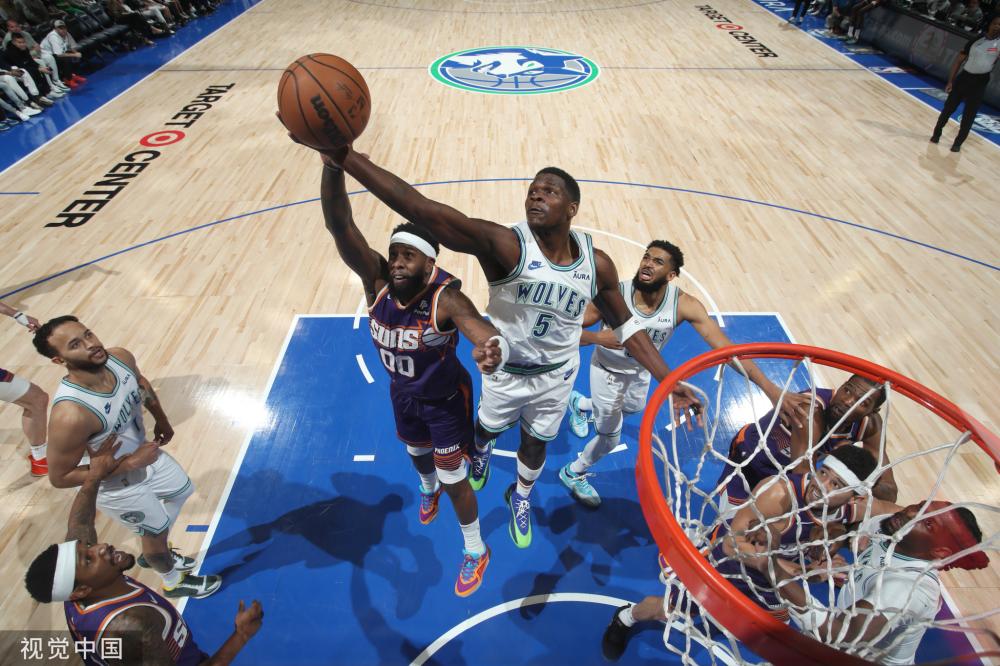 而女选手则 而女选手则